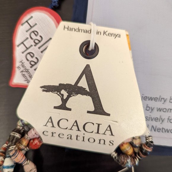 NWT paper bead heart stretch bracelet - Picture 3 of 4